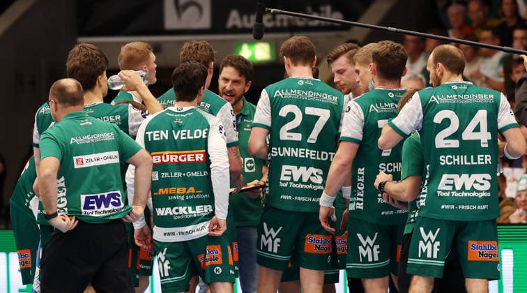 BAU 10.12.2025 Göppingen Handball Frisch Auf! Göppingen vs. TBV Lemgo Lippe, Trainer Benjamin Matschke (Göppingen, Mitte)