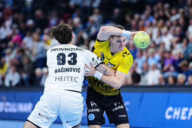Veron Nacinovic (THW Kiel, 93), Simone Mengon (TVB Stuttgart, 15) GER, THW Kiel vs. TVB Stuttgart, Handball, 1. Bundesliga, Spieltag 16, Saison 2025 2026, 10.12.2025 GER, THW Kiel vs. TVB Stuttgart, Handball, 1. Bundesliga, Spieltag 16, Saison 2025 2026, 10.12.2025 Kiel Copyright: xEibner-Pressefoto MarcelxvonxFehrnx EP_MFN