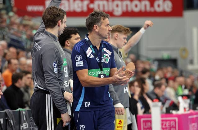 10.12.2025, xovx, Handball Daikin Handball Bundesliga, HSG Wetzlar - TSV Hannover-Burgdorf Trainer Christian Prokop (TSV Hannover-Burgdorf) (DFL DFB REGULATIONS PROHIBIT ANY USE OF PHOTOGRAPHS as IMAGE SEQUENCES and or QUASI-VIDEO) Wetzlar Buderus-Arena Hessen Deutschland (DE)