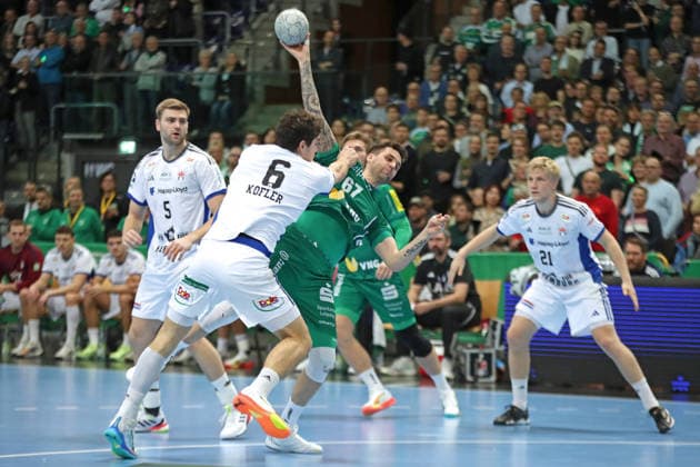 Handball DAIKIN HBL, SC DHfK Leipzig - HSV Hamburg; 10.12.2025 Neuzugang Dean Bombac (67, SC DHfK Leipzig). Handball, DAIKIN HBL, 1. Bundesliga, Saison 2025 2026, 16. Spieltag: SC DHfK Leipzig vs. Handball Verein Hamburg am 10.12.2025 in der Quarterback Immobilien Arena Leipzig. Copyright: xBEAUTIFULxSPORTS JanxKaeferx