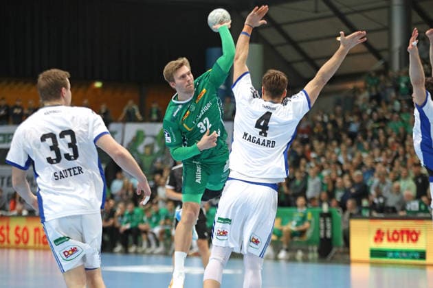 Handball DAIKIN HBL, SC DHfK Leipzig - HSV Hamburg; 10.12.2025 Franz Semper (32, SC DHfK Leipzig) wirft. Handball, DAIKIN HBL, 1. Bundesliga, Saison 2025 2026, 16. Spieltag: SC DHfK Leipzig vs. Handball Verein Hamburg am 10.12.2025 in der Quarterback Immobilien Arena Leipzig. Copyright: xBEAUTIFULxSPORTS JanxKaeferx