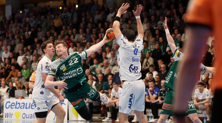 BAU 10.12.2025 Göppingen Handball Frisch Auf! Göppingen vs. TBV Lemgo Lippe, Erik Persson (Göppingen, am Ball)