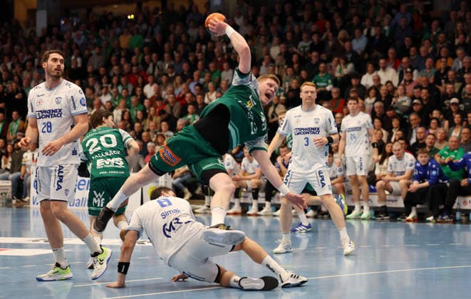 BAU 10.12.2025 Göppingen Handball Frisch Auf! Göppingen vs. TBV Lemgo Lippe, Ymir Örn Gislason (Göppingen) am Ball