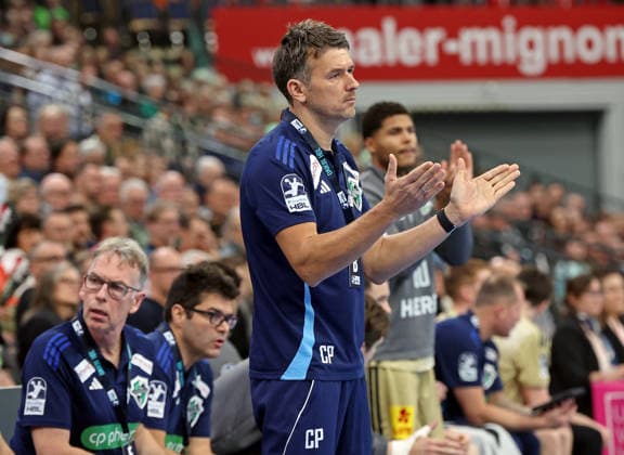 10.12.2025, xovx, Handball Daikin Handball Bundesliga, HSG Wetzlar - TSV Hannover-Burgdorf Trainer Christian Prokop (TSV Hannover-Burgdorf) (DFL DFB REGULATIONS PROHIBIT ANY USE OF PHOTOGRAPHS as IMAGE SEQUENCES and or QUASI-VIDEO) Wetzlar Buderus-Arena Hessen Deutschland (DE)