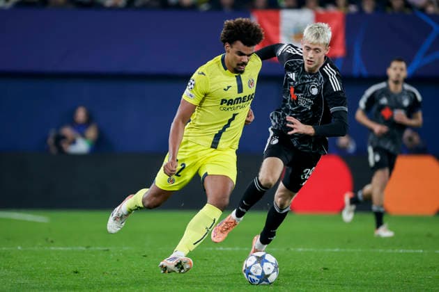 Villarreal CF v F.C. Copenhagen - UEFA Champions League 2025 26 League Phase MD6 Renato Veiga of Villarreal CF and Viktor Daoason of F.C. Copenhagen participate in the UEFA Champions League match between Villarreal CF and F.C. Copenhagen at La Ceramica Stadium in Villarreal, Spain, on December 10, 2025. Villarreal Spain  Copyright: xJosexMiguelxFernandezx originalFilename:fernandezdevelascosanz-villarre251210_npgpc.jpg