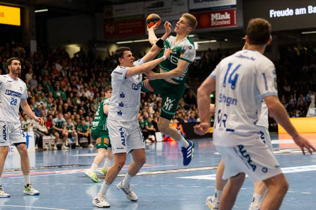 Martin HANNE (FRISCH AUF! Goeppingen, 42) GER, FRISCH AUF! Goeppingen vs. TBV Lemgo, Handball, Bundesliga, 16. Spieltag, Spielzeit 2025 2026, 10.12.2025, GER, FRISCH AUF! Goeppingen vs. TBV Lemgo, Handball, Bundesliga, 16. Spieltag, Spielzeit 2025 2026, 10.12.2025, Goeppingen Copyright: xEibnerxPressefoto OliverxSchmidtx EP_OST