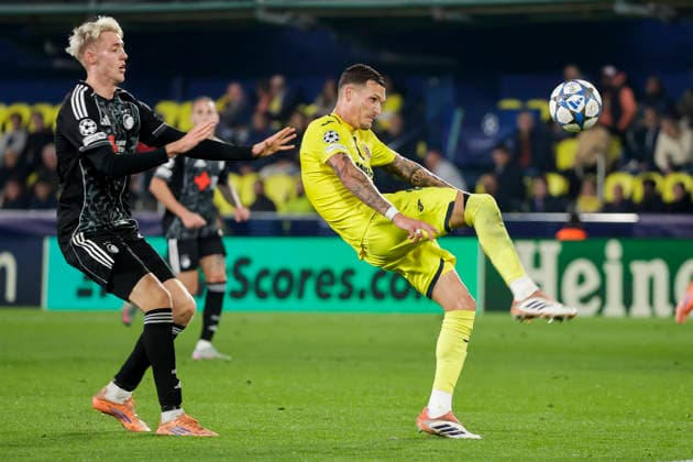 Villarreal CF v F.C. Copenhagen - UEFA Champions League 2025 26 League Phase MD6 Viktor Daoason of F.C. Copenhagen and Villarreal s Rafa Marin participate in a UEFA Champions League match between Villarreal CF and F.C. Copenhagen at La Ceramica Stadium in Villarreal, Spain, on December 10, 2025. Villarreal Spain  Copyright: xJosexMiguelxFernandezx originalFilename:fernandezdevelascosanz-villarre251210_npqbT.jpg