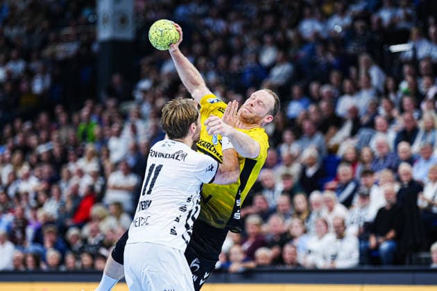 Petter Oeverby (THW Kiel, 11), Lenny Rubin (TVB Stuttgart, 44) GER, THW Kiel vs. TVB Stuttgart, Handball, 1. Bundesliga, Spieltag 16, Saison 2025 2026, 10.12.2025 GER, THW Kiel vs. TVB Stuttgart, Handball, 1. Bundesliga, Spieltag 16, Saison 2025 2026, 10.12.2025 Kiel Copyright: xEibner-Pressefoto MarcelxvonxFehrnx EP_MFN