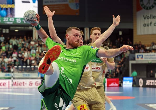 10.12.2025, xovx, Handball Daikin Handball Bundesliga, HSG Wetzlar - TSV Hannover-Burgdorf v.l. Nikola Grahovac (HSG Wetzlar), August Baskar Pedersen (TSV Hannover-Burgdorf), Lukas Stutzke (TSV Hannover-Burgdorf) (DFL DFB REGULATIONS PROHIBIT ANY USE OF PHOTOGRAPHS as IMAGE SEQUENCES and or QUASI-VIDEO) Wetzlar Buderus-Arena Hessen Deutschland (DE)