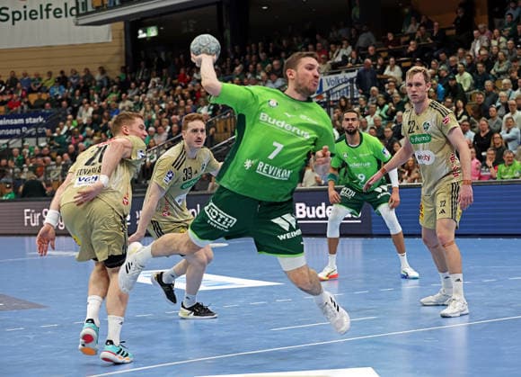 10.12.2025, xovx, Handball Daikin Handball Bundesliga, HSG Wetzlar - TSV Hannover-Burgdorf v.l. Jonathan Edvardsson (TSV Hannover-Burgdorf), Lukas Stutzke (TSV Hannover-Burgdorf), Dominik Mappes (HSG Wetzlar), Philipp Ahouansou (HSG Wetzlar), Marian Michalczik (TSV Hannover-Burgdorf) (DFL DFB REGULATIONS PROHIBIT ANY USE OF PHOTOGRAPHS as IMAGE SEQUENCES and or QUASI-VIDEO) Wetzlar Buderus-Arena Hessen Deutschland (DE)