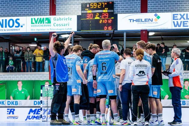 Timeout Auszeit HC Erlangen GER, GWD Minden vs. HC Erlangen, Handball, 1. Bundesliga, 16. Spieltag, Spielzeit 2025 2026, 10.12.2025 GER, GWD Minden vs. HC Erlangen, Handball, 1. Bundesliga, 16. Spieltag, Spielzeit 2025 2026, 10.12.2025 Luebbecke Copyright: xEibner-Pressefoto JanxRollingerx EP_JSK