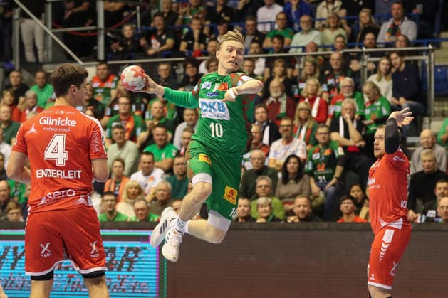 10.12.2025, xgox, Handball - Daikin HBL SC Magdeburg - MT Melsungen emspor, v.l. Gisli Thorgeir Kristjansson (Magdeburg, 10) wirft Tor, Torschuetze, erzielt Tor, Treffer, scores the goal Magdeburg