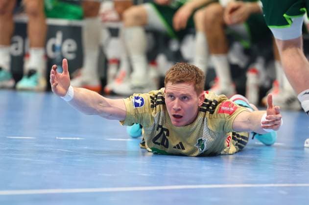 Jonathan Edvardsson (Hannover-Burgdorf) liegend hadernd auf dem Spielfeld HSG Wetzlar vs TSV Hannover-Burgdorf, Handball, 1. Bundesliga, 10.12.2025 HSG Wetzlar vs TSV Hannover-Burgdorf, Handball, 1. Bundesliga, 10.12.2025 Wetzlar Copyright: xEibner-Pressefotox EP_RWS
