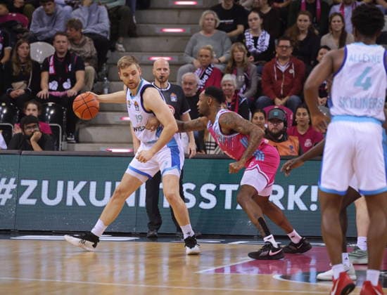 Jeff Garrett Telekom Baskets Bonn vs. Till Pape SKYLINERS Frankfurt 11. Speiltag - Saison 2025 26