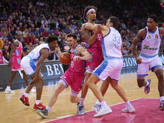 Grayson Murphy, Michael Kessens Telekom Baskets Bonn vs. SKYLINERS Frankfurt 11. Speiltag - Saison 2025 26