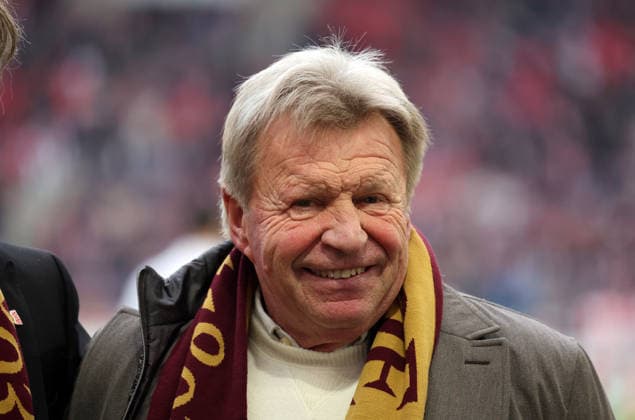06.12.25 VfB Stuttgart - FC Bayern München Deutschland, Stuttgart, 06.12.2025, Fussball, Bundesliga, Saison 2025 2026, VfB Stuttgart - FC Bayern München: Bernd Förster. *** 06 12 25 VfB Stuttgart FC Bavaria Munich Germany, Stuttgart, 06 12 2025, Soccer, Bundesliga, Season 2025 2026, VfB Stuttgart FC Bavaria Munich Bernd Forester