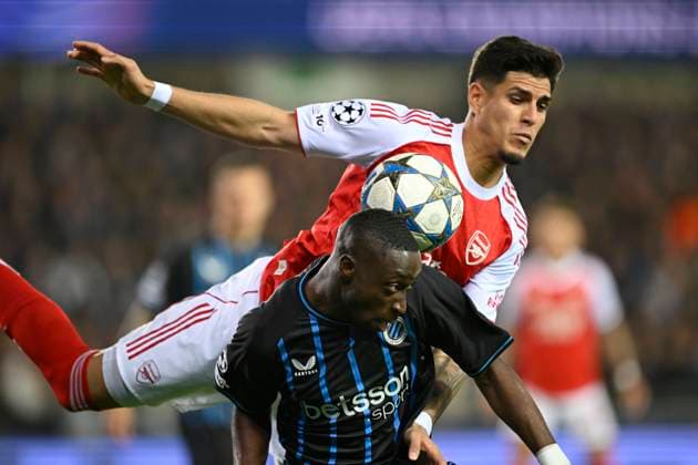 Club Brugge v Arsenal - UEFA Champions League BRUGGE, BELGIUM - DECEMBER 10 : Forbs Carlos forward of Club Brugge and Merino Mikel midfielder of Arsenal during the UEFA Champions League 2025 26 League Phase MD6 match between Club Brugge and Arsenal on December 10, 2025 in Brugge, Belgium, 10 12 2025 Brugge Belgium  Copyright: xNicoxVereeckenx