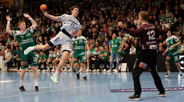BAU 10.12.2025 Göppingen Handball Frisch Auf! Göppingen vs. TBV Lemgo Lippe, v.l. Ymir Örn Gislason (Göppingen), Joel Willecke (Lemgo), Kristian Saeveras (Göppingen)