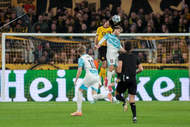10.12.2025, Fussball, Saison 2025 2026, UEFA Champions League, Spieltag 6, Borussia Dortmund - FK Bodo Glimt, v. l. Aaron Anselmino (Borussia Dortmund), Ole Didrik Blomberg (FK Bodo Glimt), Dortmund Signal Iduna Park NRW Deutschland xRHR-FOTO DEx Copyright: DennisxEwert RHR-FOTOx RHR-FOTO DE