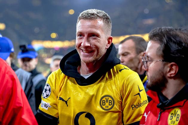 10.12.2025, Fußball, UEFA Champions League, Borussia Dortmund - FK Bodö Glimt, BVB Stadion, 5. Spieltag, Saison 2025 2026: Marco Reuss mit Trikot von Karim Adeyemi (BVB 27) zu Gast im Stadion. Regulations prohibit any use of photographs as image sequences and or quasi-video. Nordrhein-Westfalen Deutschland