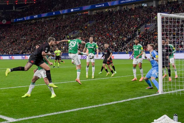 Robert Andrich (Leverkusen 8) erzielt das Tor zum 1:0 10.12.2025 Fussball Champions League, Bayer Leverkusen vs Newcastle United FC, BayArena, Leverkusen,