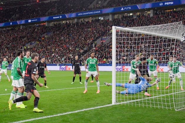 Robert Andrich (Leverkusen 8) erzielt das Tor zum 1:0 10.12.2025 Fussball Champions League, Bayer Leverkusen vs Newcastle United FC, BayArena, Leverkusen,