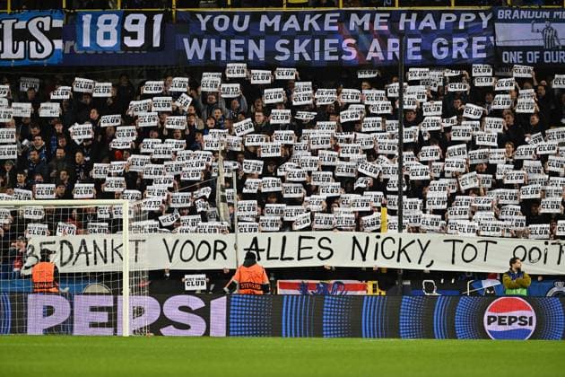 251210 Club Brugge vs Arsenal fans and supporters of Brugge showing a banner in support of former head coach Nicky Hayen with bedankt voor alles Nicky , tot ooit on it during the Uefa Champions League 6th matchday in the League phase game in season 2025 - 2026 between Club Brugge KV and Arsenal FC on December 10 , 2025 in Brugge, Belgium. (Photo by David Catry Isosport) Brugge Belgium  Copyright: xDavidxCatryx 20251210DC2_9567