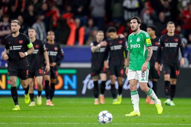 2025-12-10 Bayer 04 Leverkusen v Newcastle United FC - UEFA Champions League 2025 26 League Phase MD6 LEVERKUSEN, GERMANY - DECEMBER 10: Sandro Tonali of Newcastle United FC looks dejected after conceding the team s first goal during the UEFA Champions League 2025 26 League Phase MD6 match between Bayer 04 Leverkusen and Newcastle United FC at BayArena on December 10, 2025 in Leverkusen, Germany. Leverkusen BayArena Germany Content not available for redistribution in The Netherlands directly or indirectly through any third parties. Copyright: xJorisxVerwijstx