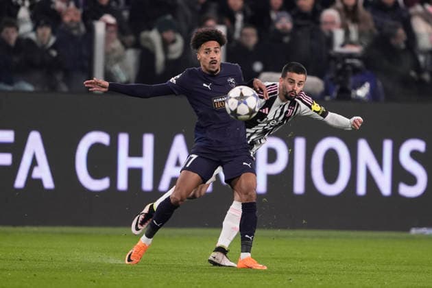 Pafos™ Bruno Felipe fights for the ball with Juventus Edon Zhegrova during the Uefa Champions League soccer match, between Juventus and Pafos at the Allianz Stadium in Turin, League phase Matchday 6, north west Italy - December 10, 2025. - Soccer  Copyright: xFabioxFerrari LaPressex