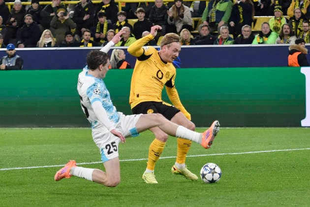 Julian Brandt (Dortmund 10) erzielt das Tor zum 1:0 10.12.2025 Fussball, Champions League, Borussia Dortmund vs FK Bodö Glimt, Signal Iduna Park, Dortmund,
