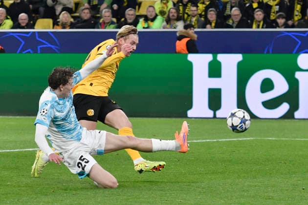 Julian Brandt (Dortmund 10) erzielt das Tor zum 1:0 10.12.2025 Fussball, Champions League, Borussia Dortmund vs FK Bodö Glimt, Signal Iduna Park, Dortmund,