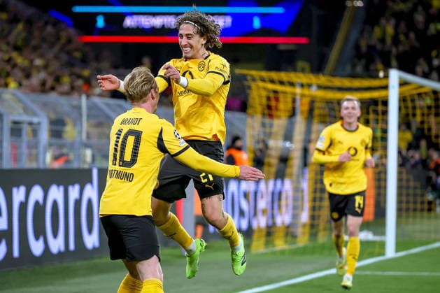 10.12.2025, Fußball, UEFA Champions League, Borussia Dortmund - FK Bodö Glimt, BVB Stadion, 5. Spieltag, Saison 2025 2026: Torjubel nach dem Tor zum 1:0 durch Torschütze Julian Brandt (BVB 10) zusammen mit Fabio Silva (BVB 21) Regulations prohibit any use of photographs as image sequences and or quasi-video. Nordrhein-Westfalen Deutschland