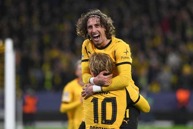 Julian Brandt (Borussia Dortmund) und Fabio Silva (Borussia Dortmund) Torjubel, jubelt nach seinem Treffer zum 1:0 waehrend des Spiels der UEFA Champions League 2025 26, 6. Spieltag Ligaphase zwischen Borussia Dortmund und FK Bodo Glimt, BVB Stadion am 10. December 2025 in Dortmund, Deutschland. (Foto von Ralf Treese DeFodi Images) +++ Julian Brandt (Borussia Dortmund) und Fabio Silva (Borussia Dortmund) celebrates after scoring his team?s first goal during the UEFA Champions League 2025 26 League Phase MD6 match between Borussia Dortmund and FK Bodo Glimt at BVB Stadion Dortmund on December 10, 2025 in Dortmund, Germany. (Photo by Ralf Treese DeFodi Images)