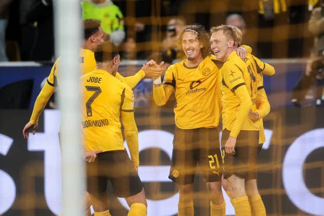 10.12.2025, Fussball, Saison 2025 2026, UEFA Champions League, Spieltag 6, Borussia Dortmund - FK Bodo Glimt, Die Spieler des BVB bejubeln das Tor zum 1:0 durch Julian Brandt (Borussia Dortmund), Dortmund Signal Iduna Park NRW Deutschland xRHR-FOTO DEx Copyright: DennisxEwert RHR-FOTOx RHR-FOTO DE