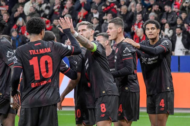 Robert Andrich (Leverkusen 8) jubelt nach dem Tor zum 1:0 mit der Mannschaft 10.12.2025 Fussball Champions League, Bayer Leverkusen vs Newcastle United FC, BayArena, Leverkusen,