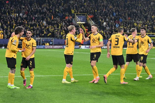 Julian Brandt (Borussia Dortmund) Torjubel, jubelt mit seiner Mannschaft nach dem Treffer zum 1:0 waehrend des Spiels der UEFA Champions League 2025 26, 6. Spieltag Ligaphase zwischen Borussia Dortmund und FK Bodo Glimt, BVB Stadion am 10. December 2025 in Dortmund, Deutschland. (Foto von Ralf Treese DeFodi Images) +++ Julian Brandt (Borussia Dortmund) celebrates after scoring his team?s first goal with teammates during the UEFA Champions League 2025 26 League Phase MD6 match between Borussia Dortmund and FK Bodo Glimt at BVB Stadion Dortmund on December 10, 2025 in Dortmund, Germany. (Photo by Ralf Treese DeFodi Images)