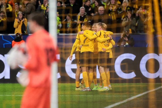 10.12.2025, Fussball, Saison 2025 2026, UEFA Champions League, Spieltag 6, Borussia Dortmund - FK Bodo Glimt, Die Spieler des BVB bejubeln das Tor zum 1:0 durch Julian Brandt (Borussia Dortmund), Dortmund Signal Iduna Park NRW Deutschland xRHR-FOTO DEx Copyright: DennisxEwert RHR-FOTOx RHR-FOTO DE