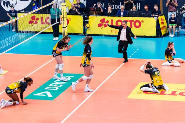 10.12.2025, GER, Volleyball, Frauen, Saison 25 26, ZOI DVV-Pokal, Halbfinale, VfB 91 Suhl Lotto Thueringen - Dresdner SC der VfB Suhl gewinnt das Pokalhalbfinale gegen den Dresdner SC mit 3:2 Sätzen 98527 Suhl Sporthalle Wolfsgrube Thüringen Deutschland