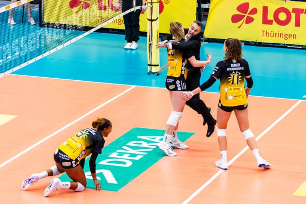 10.12.2025, GER, Volleyball, Frauen, Saison 25 26, ZOI DVV-Pokal, Halbfinale, VfB 91 Suhl Lotto Thueringen - Dresdner SC der VfB Suhl gewinnt das Pokalhalbfinale gegen den Dresdner SC mit 3:2 Sätzen 98527 Suhl Sporthalle Wolfsgrube Thüringen Deutschland