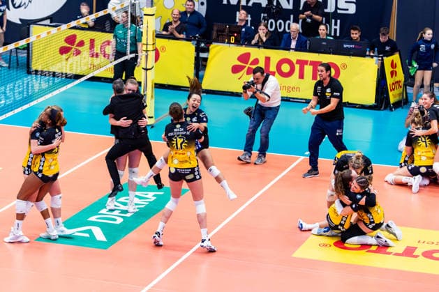 10.12.2025, GER, Volleyball, Frauen, Saison 25 26, ZOI DVV-Pokal, Halbfinale, VfB 91 Suhl Lotto Thueringen - Dresdner SC der VfB Suhl gewinnt das Pokalhalbfinale gegen den Dresdner SC mit 3:2 Sätzen 98527 Suhl Sporthalle Wolfsgrube Thüringen Deutschland