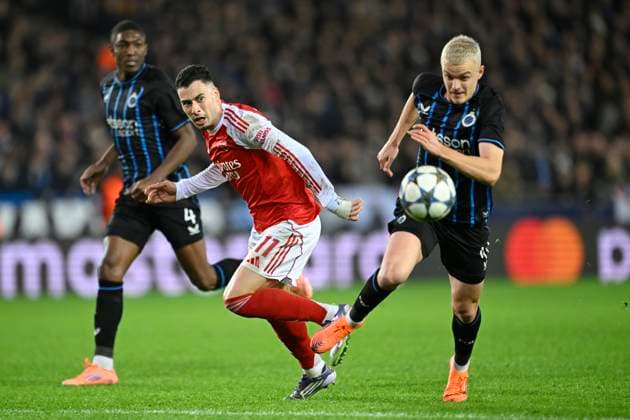 Club Brugge v Arsenal - UEFA Champions League BRUGGE, BELGIUM - DECEMBER 10 : Martinelli Gabriel forward of Arsenal and Siquet Hugo defender of Club Brugge during the UEFA Champions League 2025 26 League Phase MD6 match between Club Brugge and Arsenal on December 10, 2025 in Brugge, Belgium, 10 12 2025 Brugge Belgium  Copyright: xNicoxVereeckenx