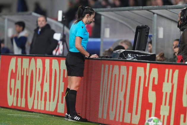 CLUB ATLETICO DE MADRID v FC BAYERN MUNCHEN. UEFA WOMEN S CHAMPIONS LEAGUE 2025 2026. ROUND 5. Italian referee Maria Sole Ferrieri Caputi looks VAR during UEFA Women s Champions League, Round 5. December 10,2025.(ALTERPHOTOS Acero) Alcala de HenaresSpain  Copyright: xAcerox