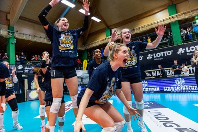 10.12.2025, GER, Volleyball, Frauen, Saison 25 26, ZOI DVV-Pokal, Halbfinale, VfB 91 Suhl Lotto Thueringen - Dresdner SC der VfB Suhl gewinnt das Pokalhalbfinale gegen den Dresdner SC mit 3:2 Sätzen 98527 Suhl Sporthalle Wolfsgrube Thüringen Deutschland