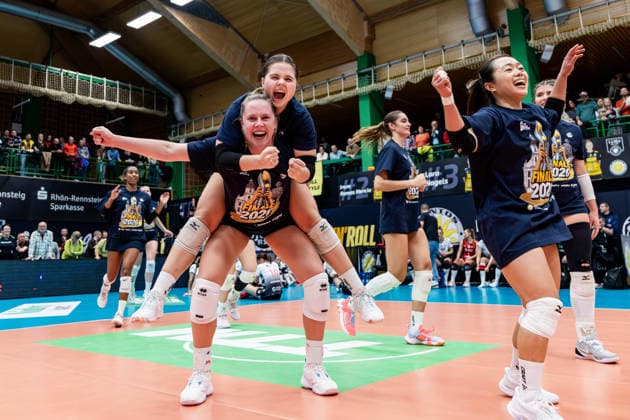 10.12.2025, GER, Volleyball, Frauen, Saison 25 26, ZOI DVV-Pokal, Halbfinale, VfB 91 Suhl Lotto Thueringen - Dresdner SC der VfB Suhl gewinnt das Pokalhalbfinale gegen den Dresdner SC mit 3:2 Sätzen 98527 Suhl Sporthalle Wolfsgrube Thüringen Deutschland *** 10 12 2025, GER, Volleyball, Women, Season 25 26, ZOI DVV Pokal, Semifinal, VfB 91 Suhl Lotto Thueringen Dresdner SC VfB Suhl wins the cup semifinal against Dresdner SC with 3 2 sets 98527 Suhl Sporthalle Wolfsgrube Thüringen Germany