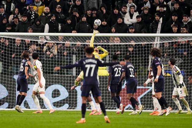 Juventus™s Michele Di Gregorio during the Uefa Champions League soccer match, between Juventus and Pafos at the Allianz Stadium in Turin, League phase Matchday 6, north west Italy - December 10, 2025. - Soccer  Copyright: xFabioxFerrari LaPressex