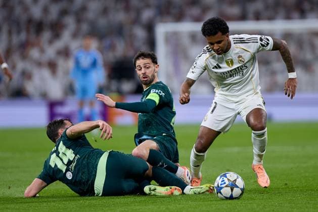 Rodrygo Goes of Real Madrid CF and Bernardo Silva of Manchester City FC Real Madrid v Manchester City, UEFA Champions League, Football, Estadio Santiago Bernabeu, Madrid, Spain - 10 Dec 2025Madrid Estadio Santiago Bernabu Spain EDITORIAL USE ONLY No use with unauthorised audio, video, data, fixture lists, club league logos or live services. Online in-match use limited to 120 images, no video emulation. No use in betting, games or single club league player publications. Copyright: xRubenxAlbarran Shutterstockx 16073023am