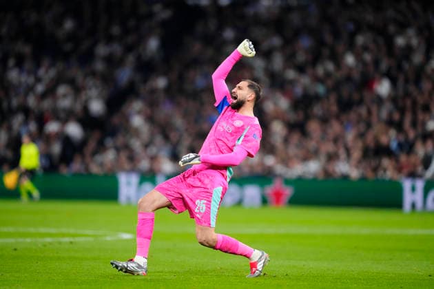 Real Madrid C.F. v Manchester City - UEFA Champions League 2025 26 League Phase MD6 Gianluigi Donnarumma goalkeeper of Manchester City and Italy celebrates the second goal of his team during the UEFA Champions League 2025 26 League Phase MD6 match between Real Madrid C.F. and Manchester City at Estadio Santiago Bernabeu on December 10, 2025 in Madrid, Spain. Madrid Spain  Copyright: xJosexBretonx originalFilename:bretonhernandez-realmadr251210_npTz6.jpg