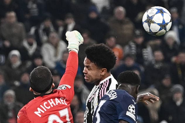 Juventus v Pafos FC - UEFA Champions League TURIN, ITALY, DECEMBER 10: Pafos s FC goalkeeper Neofytos Michail (L) fights for the ball with Juventus Weston McKennie during the League phase UEFA Champions League football match between Juventus and Pafos FC at the Juventus Stadium in Turin, Italy, on December 10, 2025. Isabella Bonotto Anadolu Turin Italy. Editorial use only. Please get in touch for any other usage.  Copyright: x2025xAnadoluxIsabellaxBonottox