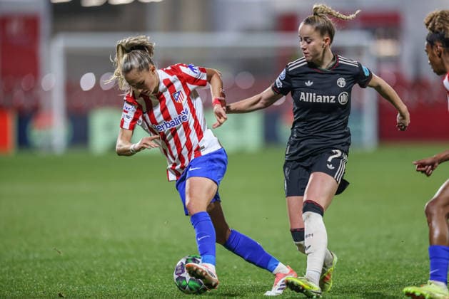 ESP, Madrid, Atletico Madrid vs FC Bayern München, Women s Champions League, Fussball, UEFA, Spielzeit 2025 2026, Centro Deportivo Wanda Alcala de Henares, 5. Spieltag im Bild v.l.: Andrea Medina (Atlà tico Madrid 3), Giulia Gwinn (Bayern München 7), Zweikampf DFB DFL REGULATIONS PROHIBIT ANY USE OF PHOTOGRAPHS AS IMAGE SEQUENCES AND OR QUASI-VIDEO, 10.12.2025 Copyright: HMBxMedia HendrikxHamelau