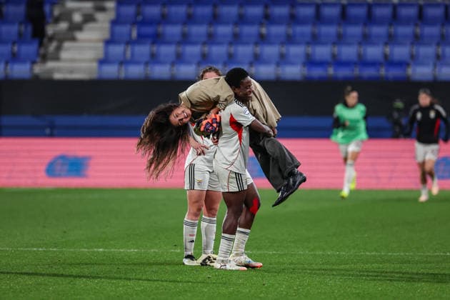 Kika Nazareth ( FC Barcelona, Barca ) and some players of SL Benfica after the match between FC Barcelona Womens team and SL Benfica Womens team, valid for Womens Champions League 2025 2026 at Estadi Johan Cruyff on 10 December 2025. Barcelona Estadi Johan Cruyff Barcelona Portugal Copyright: xIMAGOx xPRIMExSPORTSxIMAGESx xFILIPExOLIVEIRAx